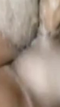 Chupando gran polla negra montando su polla dura gimiendo orgasmos
