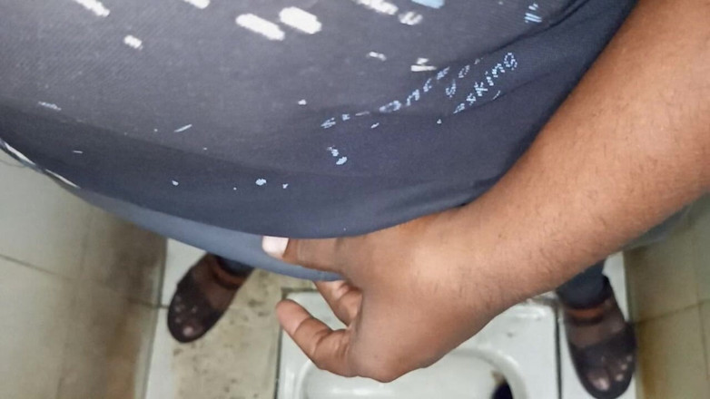 Fucking my wife: Ngentot memek istri indiaku pakai jari di kamar hotel