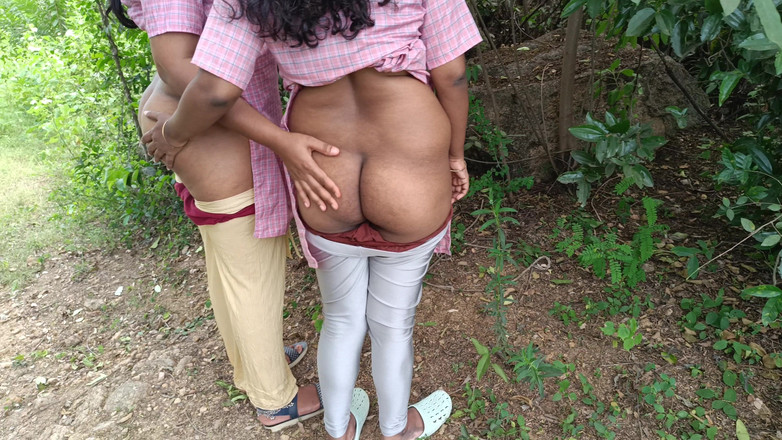 Wonder: Školačka šuká venku s uniformou