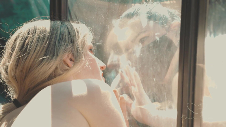 CharlieForde: Rozděleno s Charlie Forde, Astrid Love