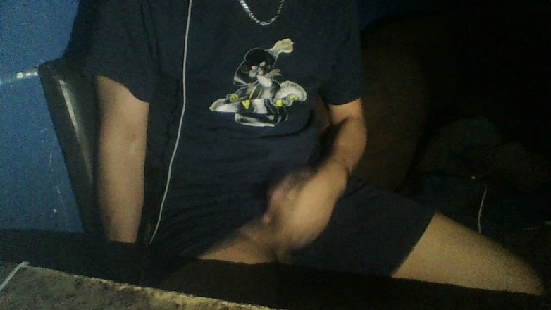 AlexAlejandro13: I Get Naughty on Webcam