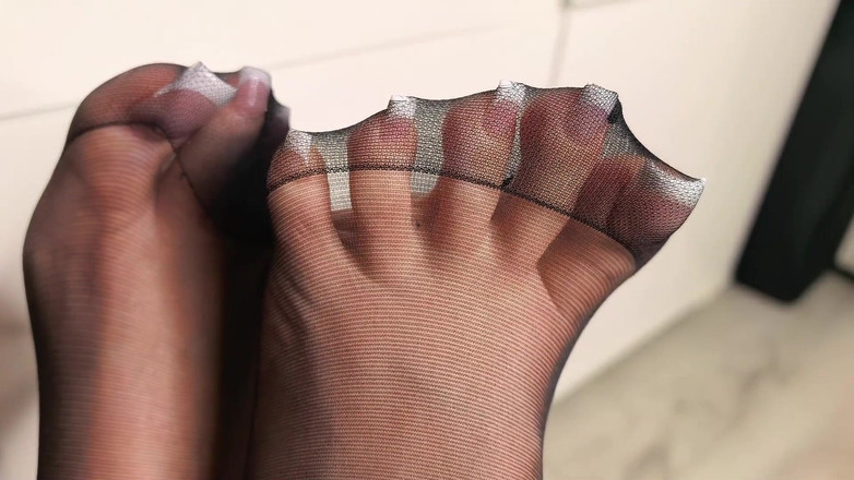 Goddess Lena: Chân quần tất đen