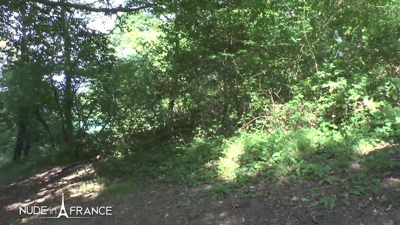 Nude in France: Nádherná mladá francouzská arabská brunetka tvrdě ošukaná zezadu a vystříkaná...