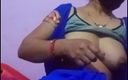 Sexy gunjan: 印度性感的 gunjan bhabhi 手淫她的粉红色毛茸茸的阴户并按摩她性感的奶子