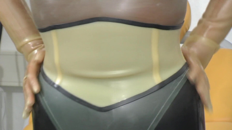 Rubber & Clinic Studio - 1ATOYS: Pisspants - full rubber gyn pissing