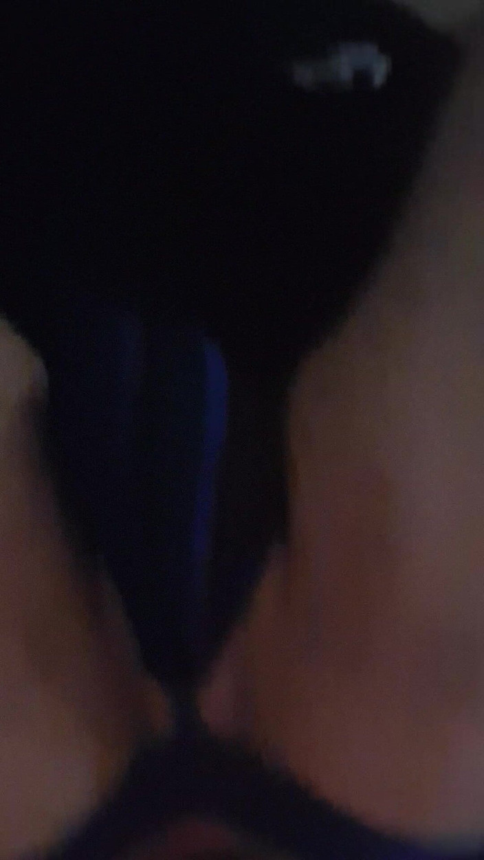 Alex Whitee: Leker med min röv