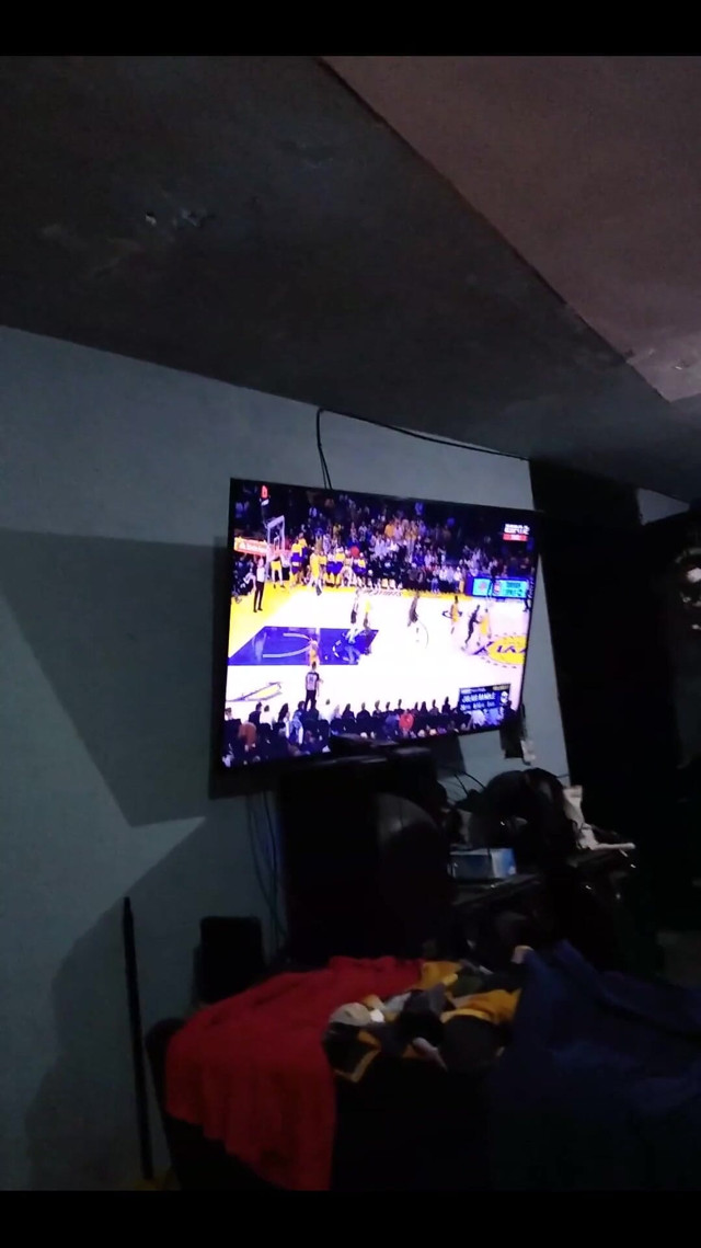 Basketball (Alex Alejandro)