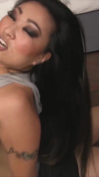 Sinn Sage Grapples with Nicole Oring