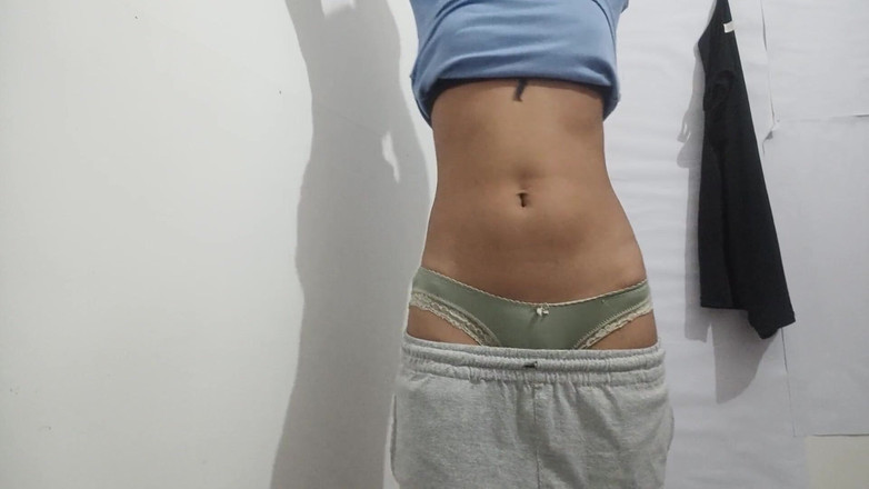 desigirl93: Горячая симпатичная девушка щупает, трахает пальцами и играет со своей киской