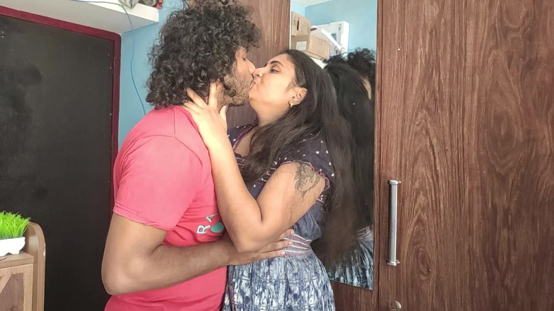 Vaishnavysharunraj: Mallu Couple Hot Boobs Suck in Nighty, Indian Wife Enjoy...