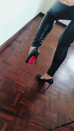 Kinky Lyrical: Kožená kalhoty a jehlové kalhoty