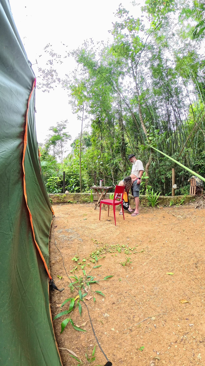 Victor SweetCoupleStories: Străini care fac sex la un camping public.