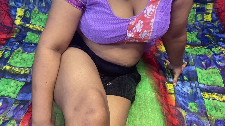 Angoori: 德西印度女友 ko momos khila kar oyo 房间我 choda 病毒 mms xvideo 印地语音频