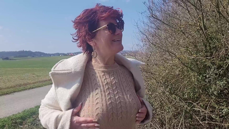 Popp Sylvie: Pussy Juice in Spring