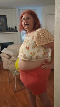 Blooper Big Beauty Nurse Vicki Try's to Pop Balloon with Ass but It Doesnt Work!