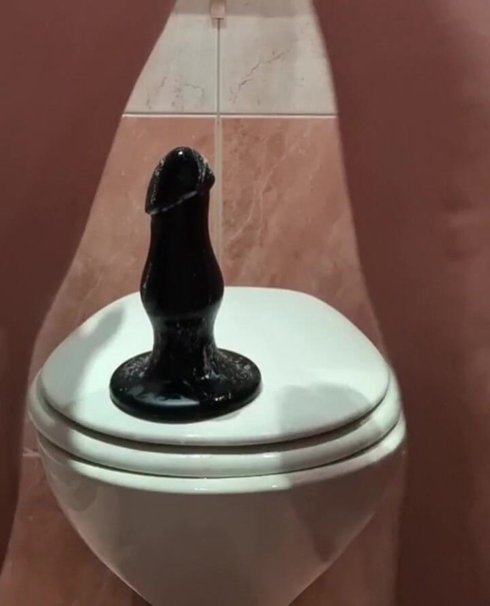 NoFace Twink X: Sexy gay twink jezdí na obrovském análním robertku
