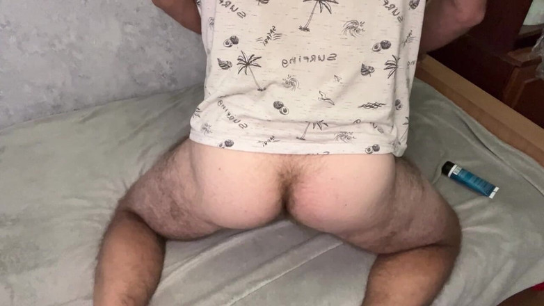 MaxHotty: Sandal jepit dengan ayah panas berbulu