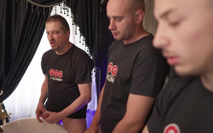 GGG John Thompson Studio: Ggg John Thompson Ona zostaje ostro wyruchana przez 10 kogutów w...