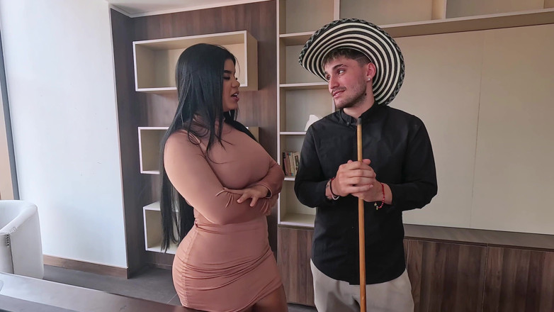 Papi Rodriguez: Sexig colombian knullar chefens hajo, blir lurad och ger henne...