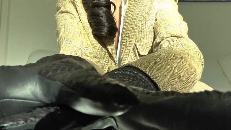 Lady Victoria Valente: Sarung tangan kulit berderit membuat Anda cum, Lady Victoria Valente