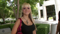 Estelle and Friends: Briana Blair si vezme obrovský penis do kundičky a výstřik...