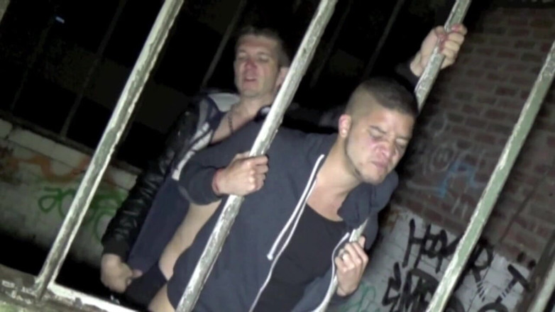 FRENCH STRAIGHT BOYS FUCKING GAY: Francuski gej zerżnięty przez badboya na świeżym powietrzu
