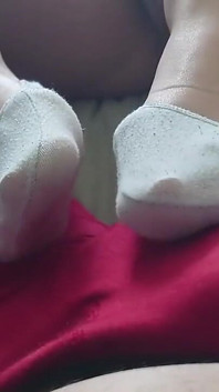 Pov: footjob, ballbusting dan crot di celana dalam!