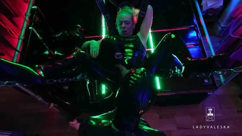 Lady Valeska: Gumowy Domme gigantyczne dildo i gimp