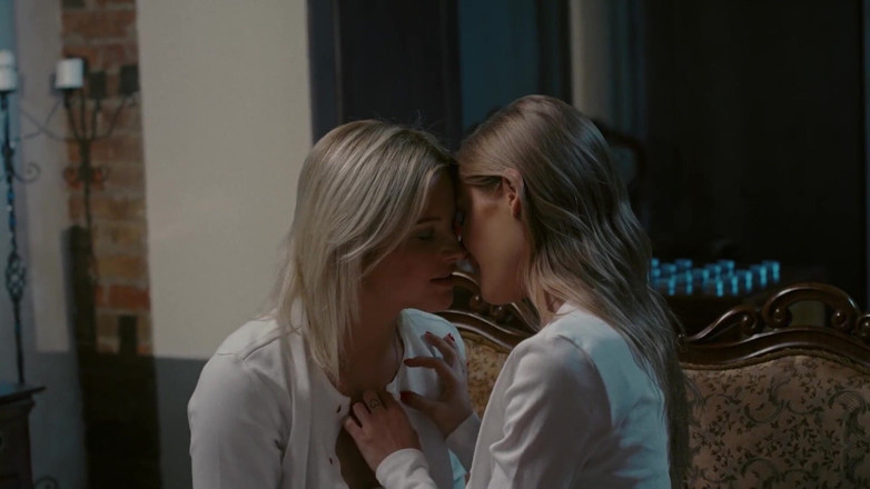 MixedX: Heiße lesbische nonnen-teenager Tiffany und zazie genießen anal fingern