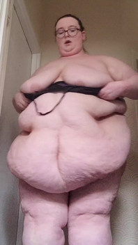 SSBBW STRIP TEASE and twirl