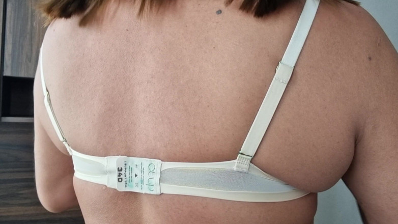 Only bras: Sutien transparent sexy, atingându-mi sânii și masturbându-mă
