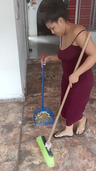 Talking to My Wife While Cleaning the House, I Ask Her to Suck My Cock and the Situation Ends Comically
