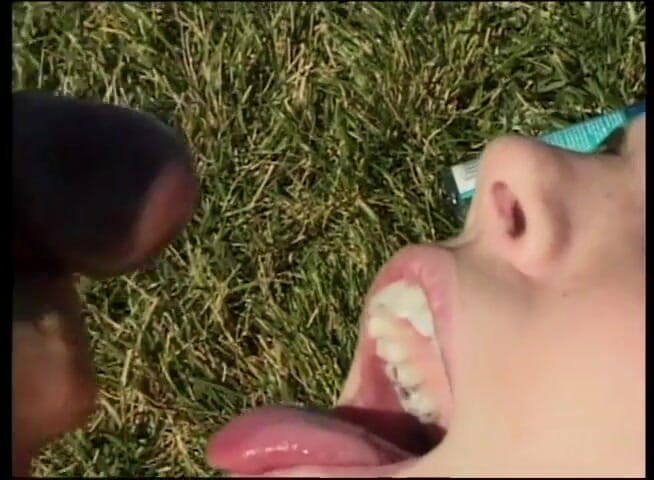 VOP Porno: Hairy brunette smashed outdoor and sprayed on the face