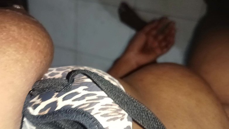 Hot Tamil Couple: Бат-шоу моєї дружини Сараня