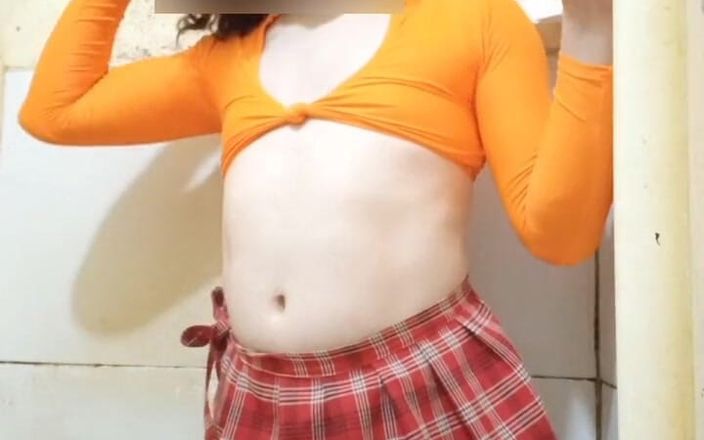 Carol videos shorts: Velma Cosplay travestiet