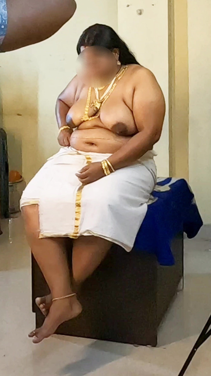 Anne Ipe: India chica en vestido tradicional topless sesión de fotos en...