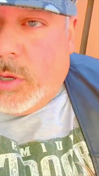 Bărbat gras bogat Penis mare cu bile mari - orgasm cu burta uriașă