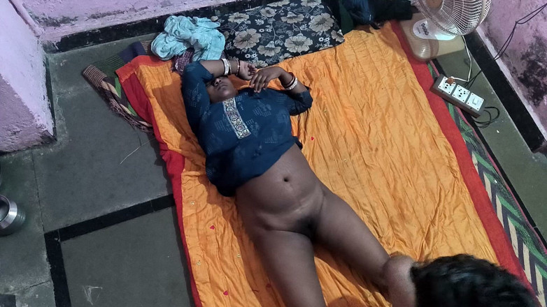 Amarjit2526: विशाल स्तन और बालों वाली चूत के साथ अद्भुत moana pozzi की बड़े विंटेज लंड द्वारा मुंह में चुदाई और वीर्य निकालना