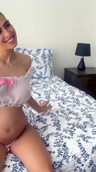 Zwangere slet wil nog een creampie