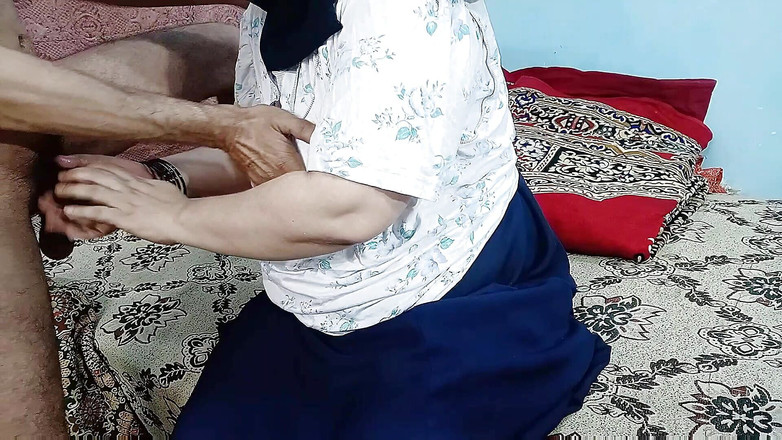 Netu: Sie weiß, dass ihr dicker arsch am besten für analsex...