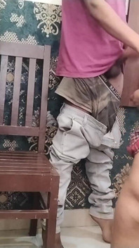 La ragazza seduce il fratellastro per fare sesso con la sua nuova uniforme corta