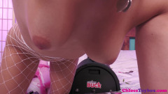 Chloe Toy: Pembe çizmeler yeni makine eğlencesi