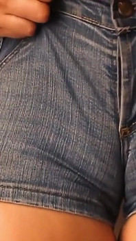 Pizdă sexy și umedă latino amatoare cameltoe