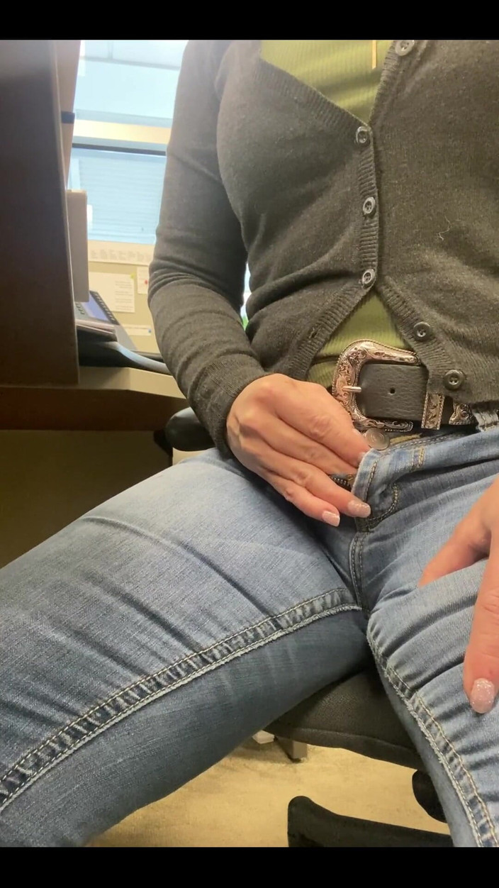 Ms Amanda: Pengalih perhatian yang luar biasa ketika kamu mengisi untuk seseorang