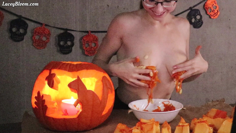 Lacey Bloom: Pumpkin ile oynuyor 5:21