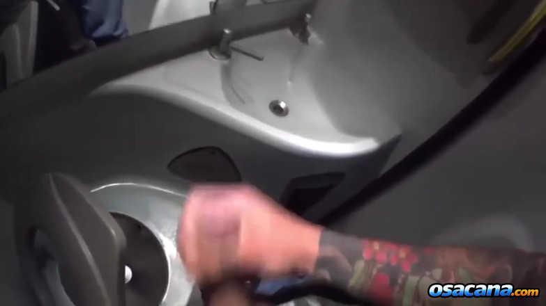 World Gay: Masturbace na toaletě v autobuse