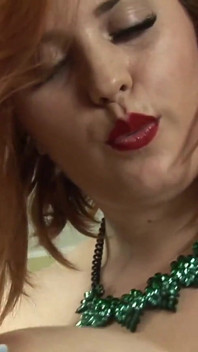 Alexsis Faye rebotando enormes tetas y sho