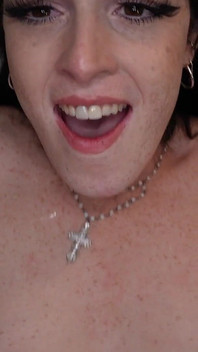 Sexy trans nevlastní sestra Jade Stone potřebuje vaši pomoc při roztahování