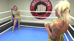 Red Sign Wrestling: Problem v vergifteter pfirsich