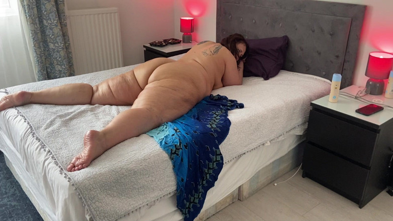 Daddykane: Esposa engaña con la polla negra más grande que ha...